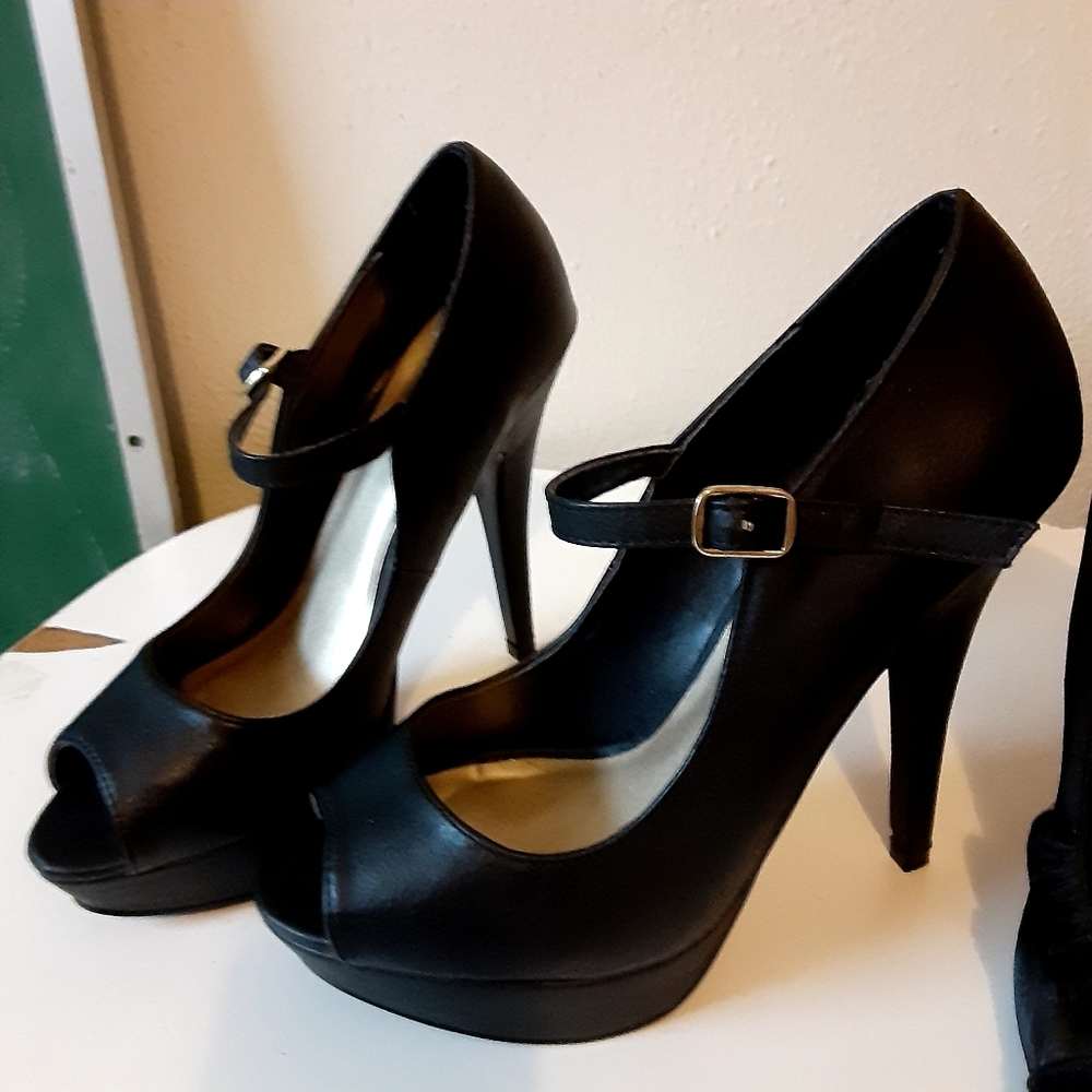 Charlotte Russe Black open toed pumps